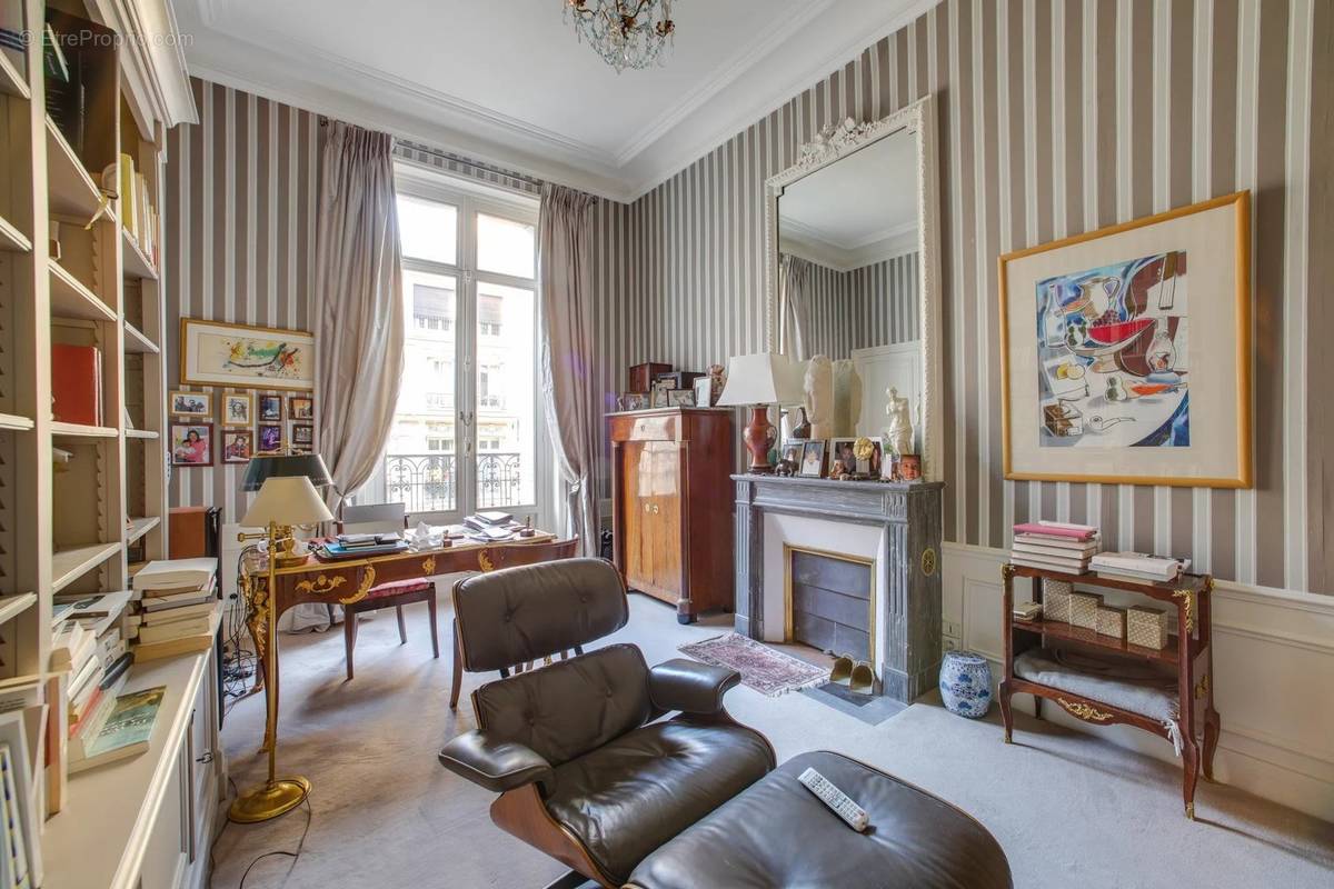 Appartement à PARIS-17E