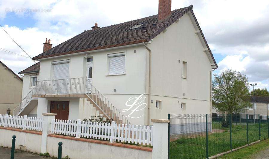 Maison à LA SUZE-SUR-SARTHE