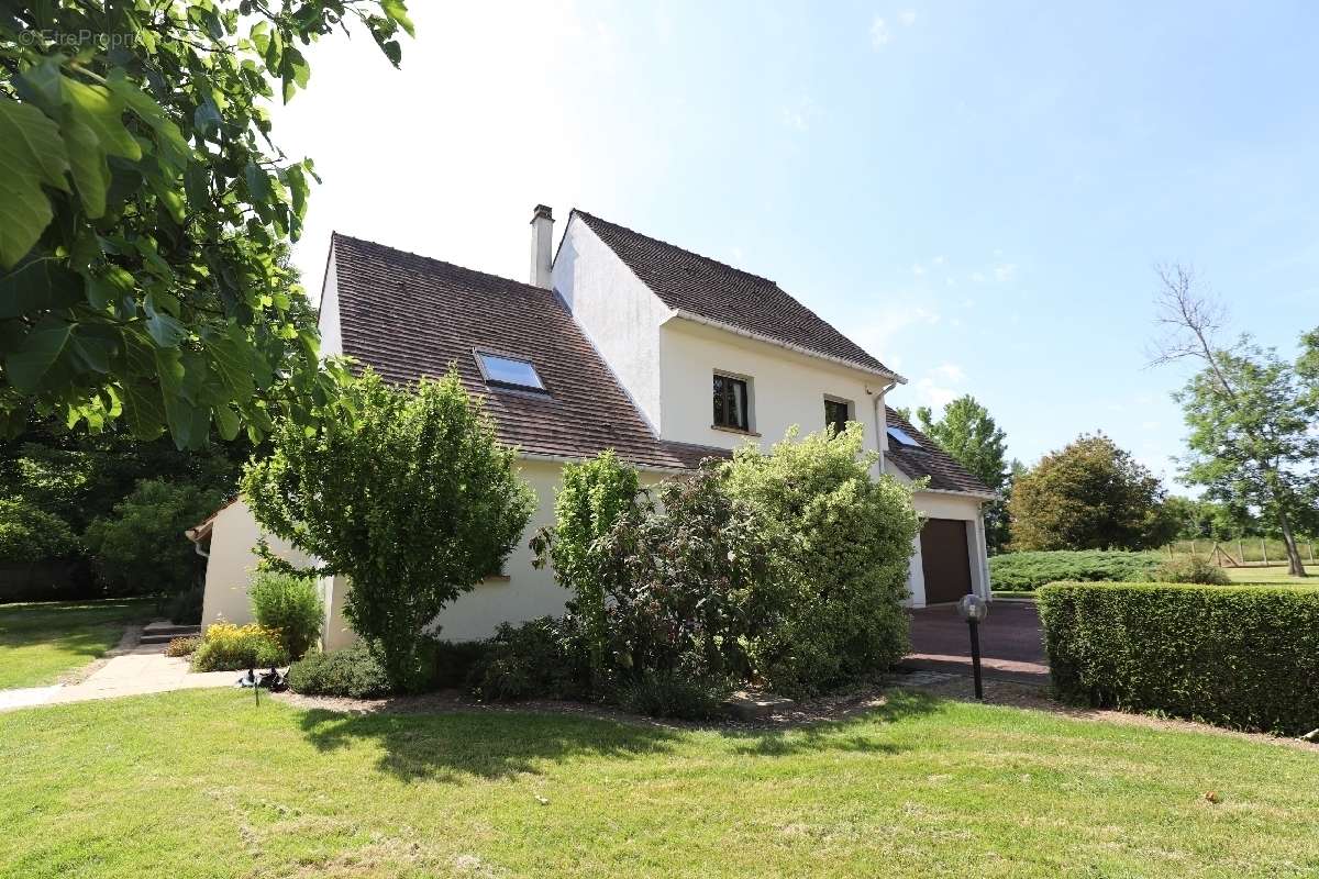 Maison à FONTENAY-TRESIGNY