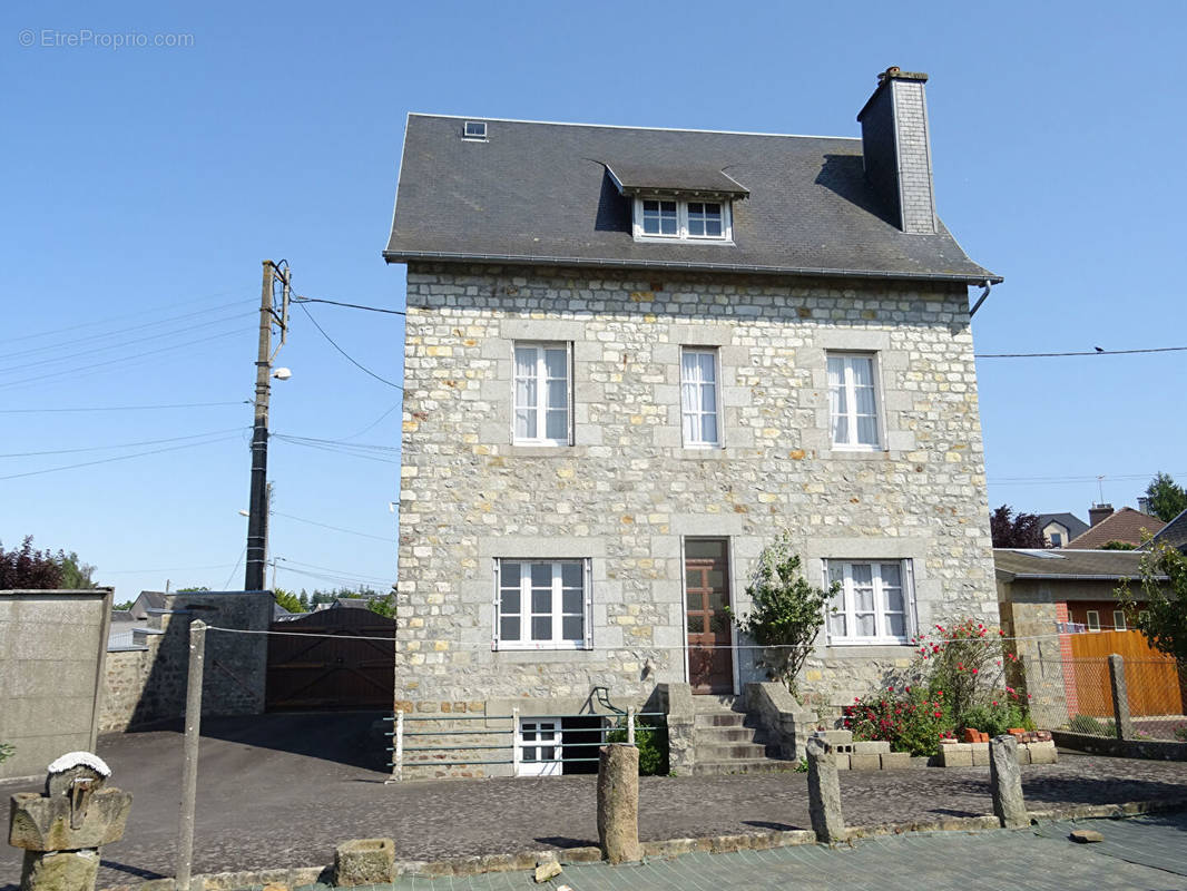 Maison à SOURDEVAL