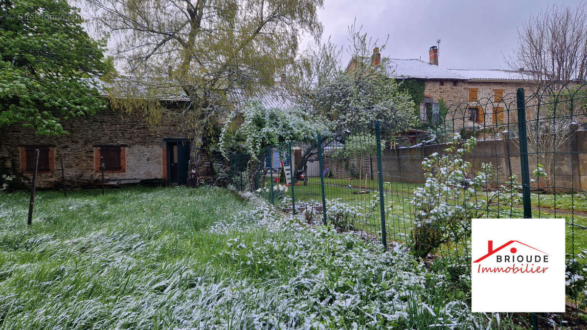 Maison à CHAMPAGNAC-LE-VIEUX