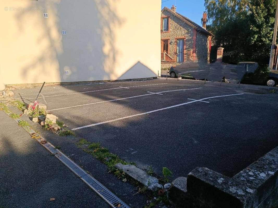 Parking à BEAUMONT-SUR-OISE