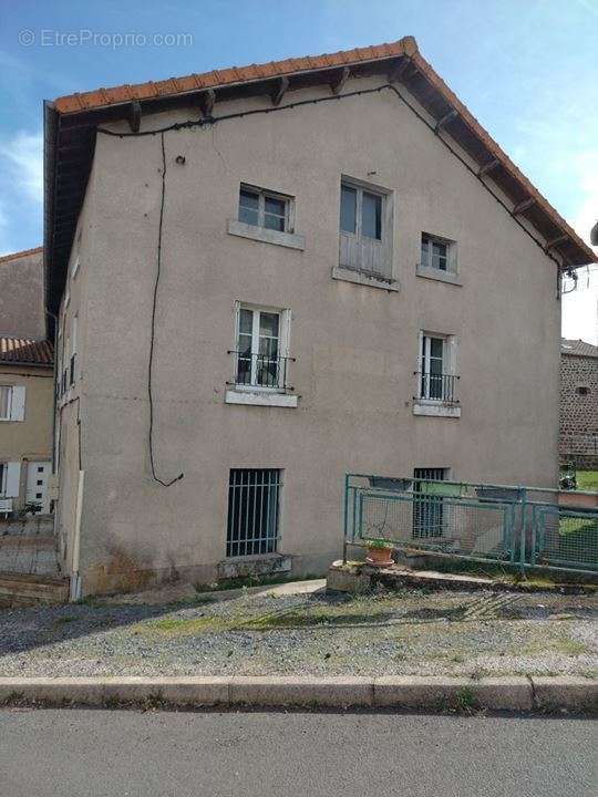 Maison à CAYRES