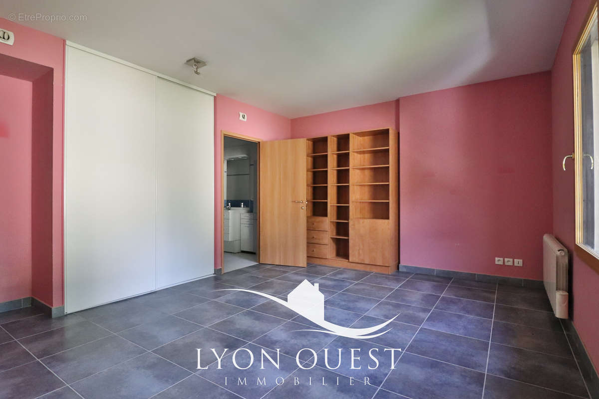 Appartement à CHARBONNIERES-LES-BAINS