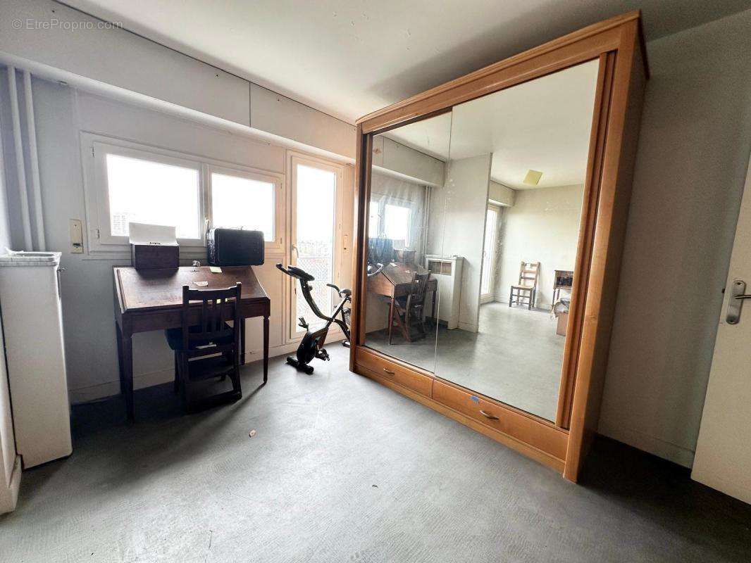 Appartement à COURBEVOIE