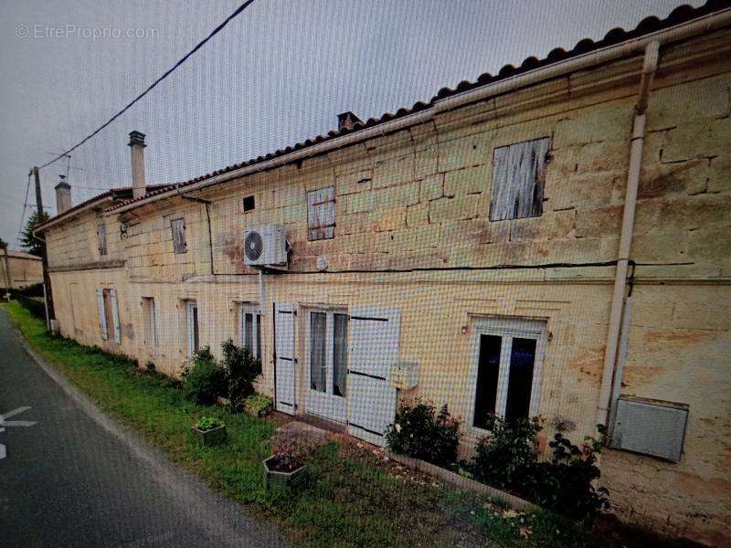 Appartement à LES PEINTURES