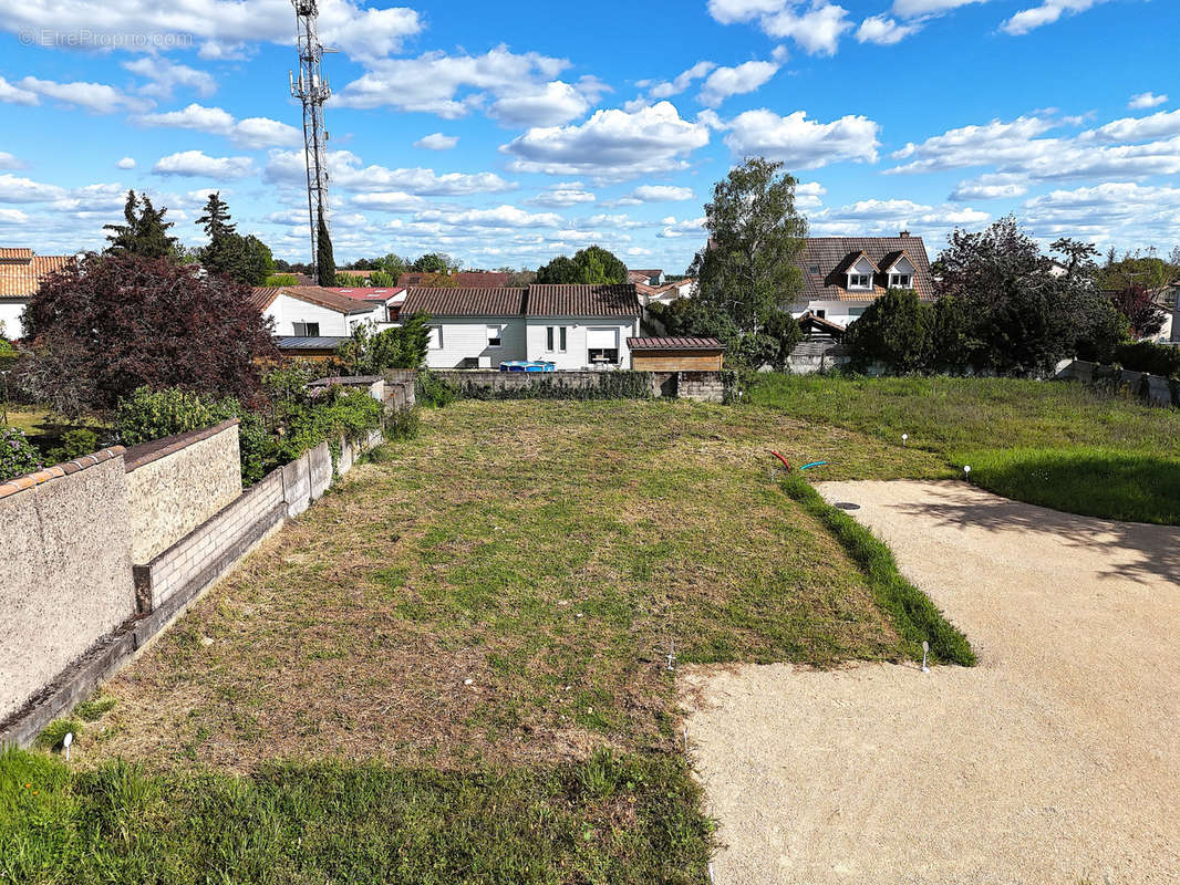 Terrain à MIGNE-AUXANCES