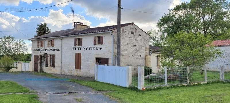 Maison à NIEUL-LES-SAINTES