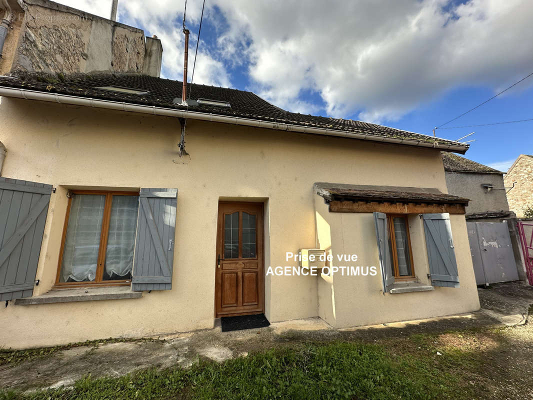 Maison à VILLENEUVE-LA-GUYARD