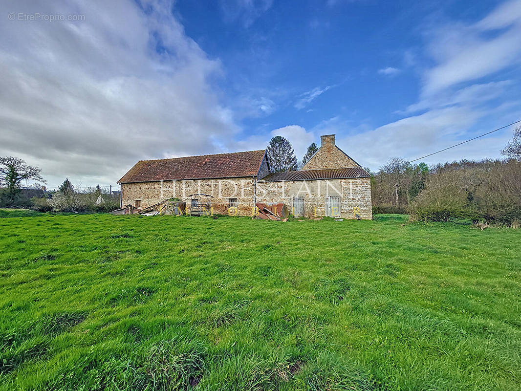 Maison à SAINT-PIERRE-LANGERS