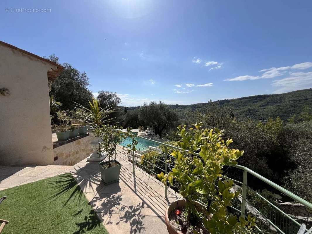 Maison à TOURRETTES-SUR-LOUP