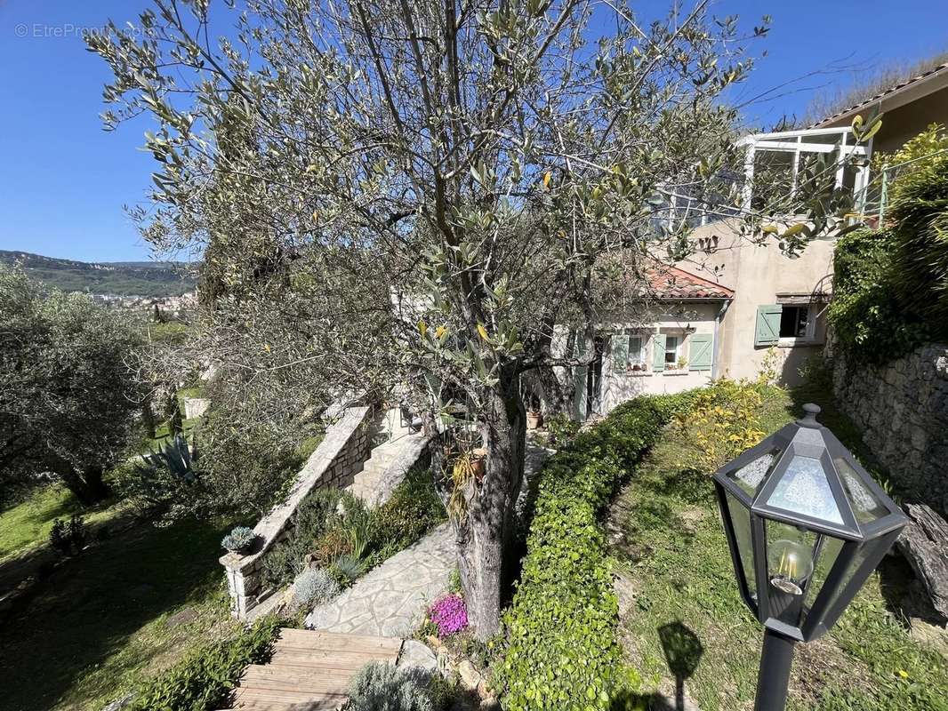 Maison à TOURRETTES-SUR-LOUP