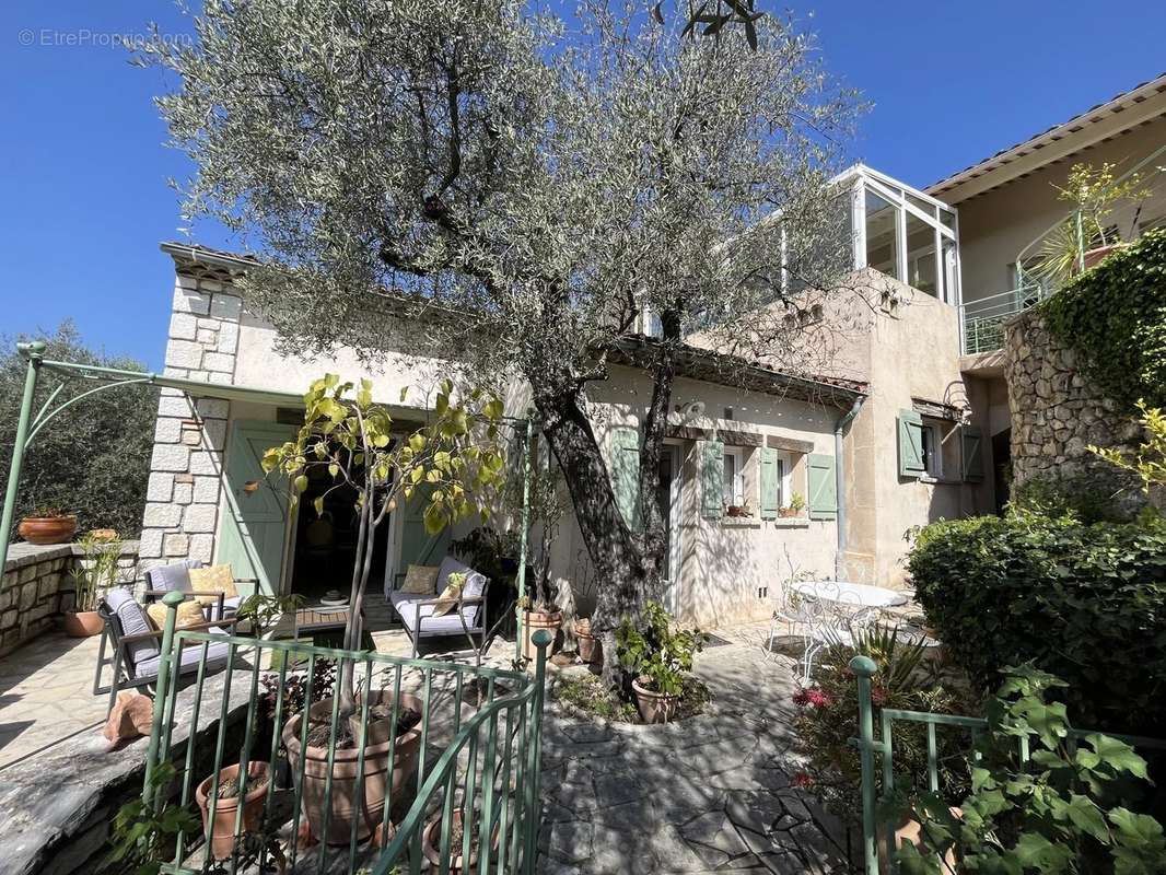 Maison à TOURRETTES-SUR-LOUP