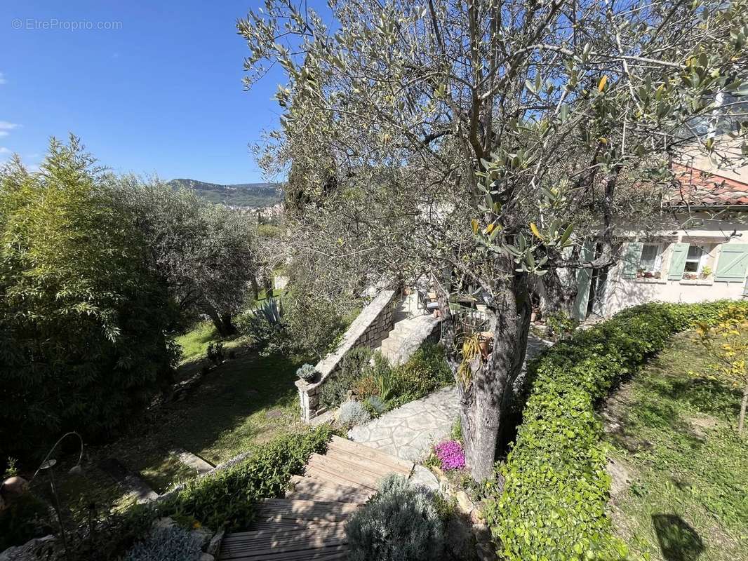 Maison à TOURRETTES-SUR-LOUP