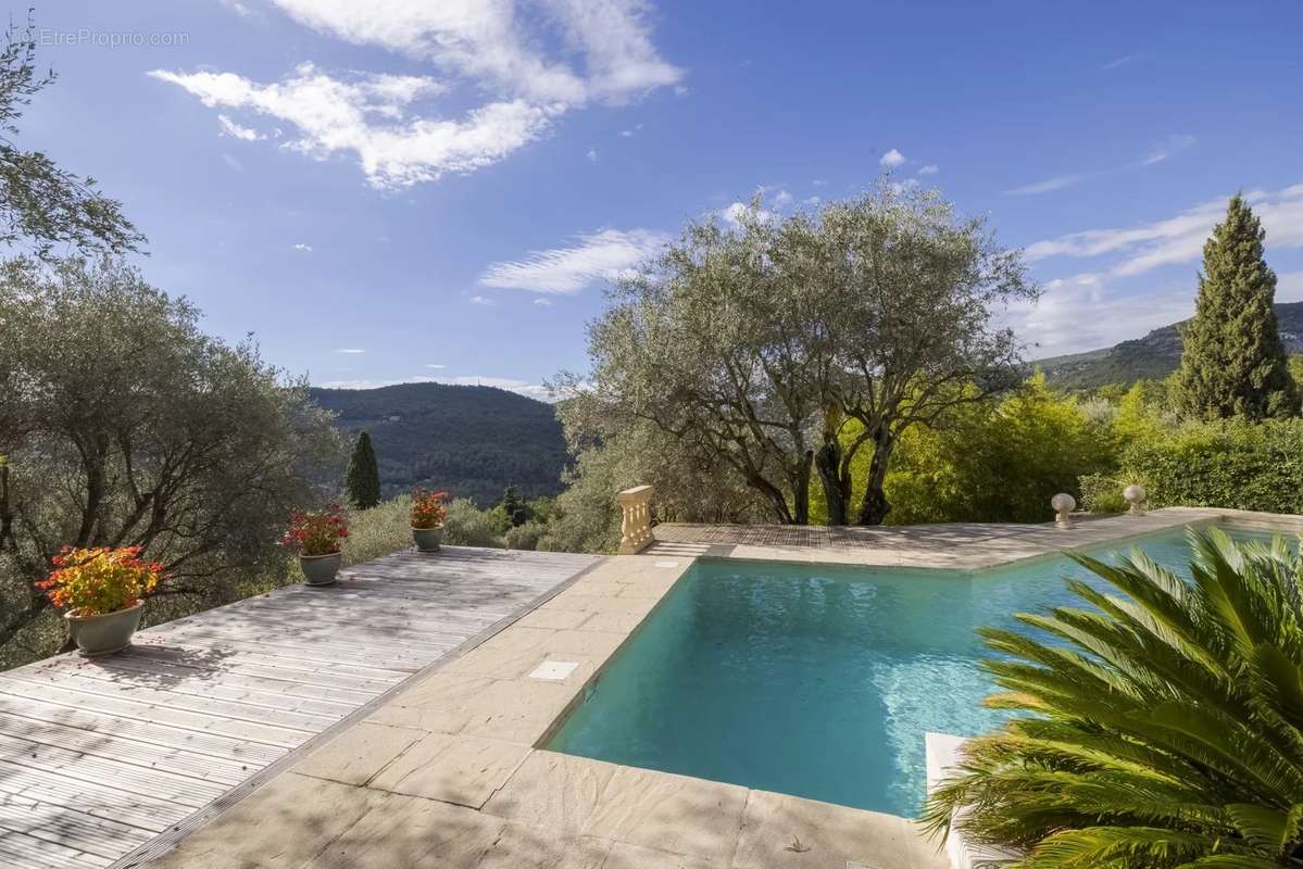 Maison à TOURRETTES-SUR-LOUP