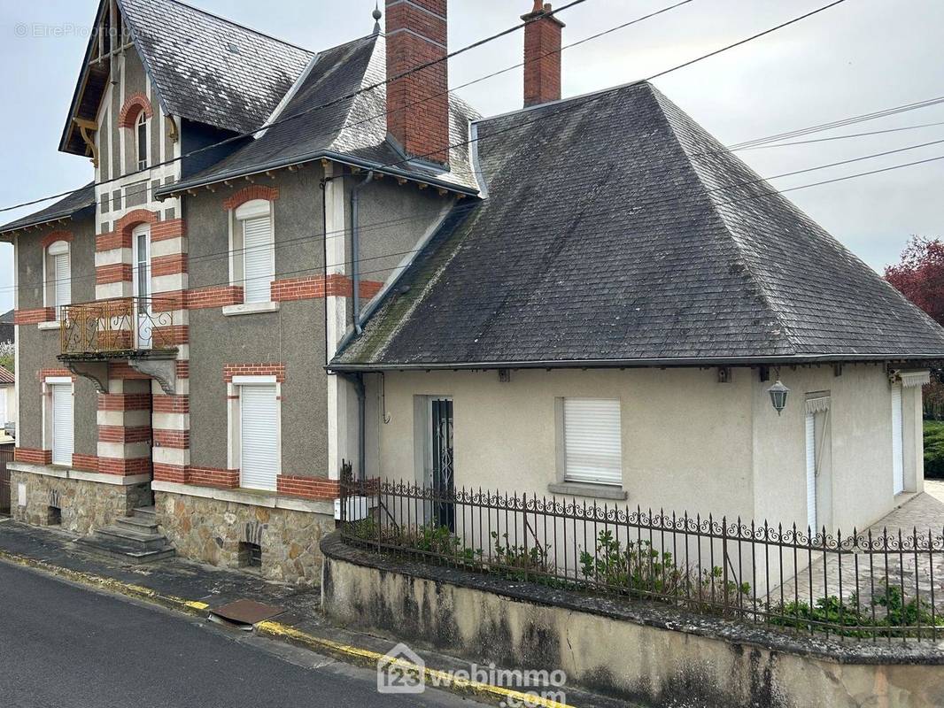 Agrandie récemment en conservant l&#039;architecture. - Maison à CHATELLERAULT