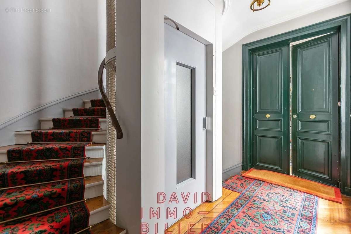 Appartement à PARIS-8E