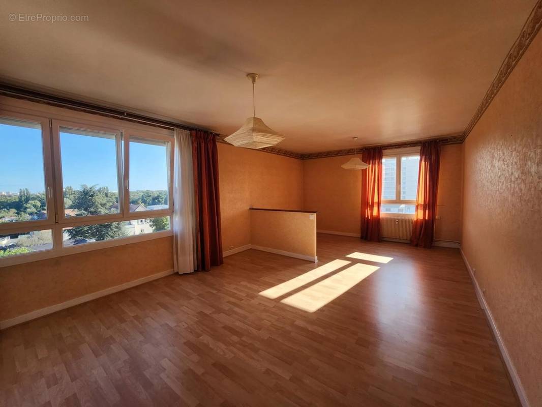 Appartement à TINQUEUX