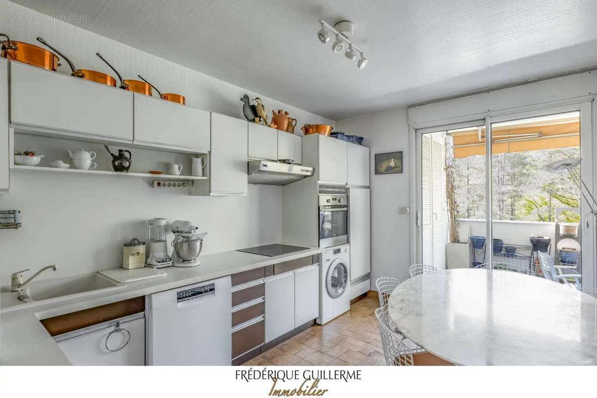 Appartement à CHARBONNIERES-LES-BAINS