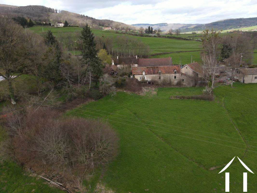 Maison à SAINT-SYMPHORIEN-DE-MARMAGNE