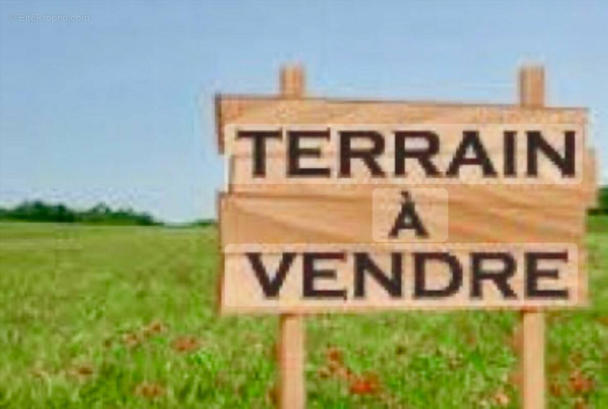 Terrain à TREGUEUX