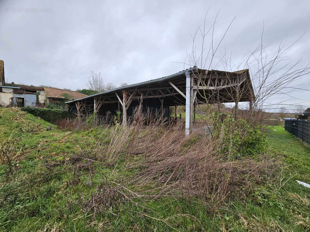 Terrain à HANGEST-SUR-SOMME