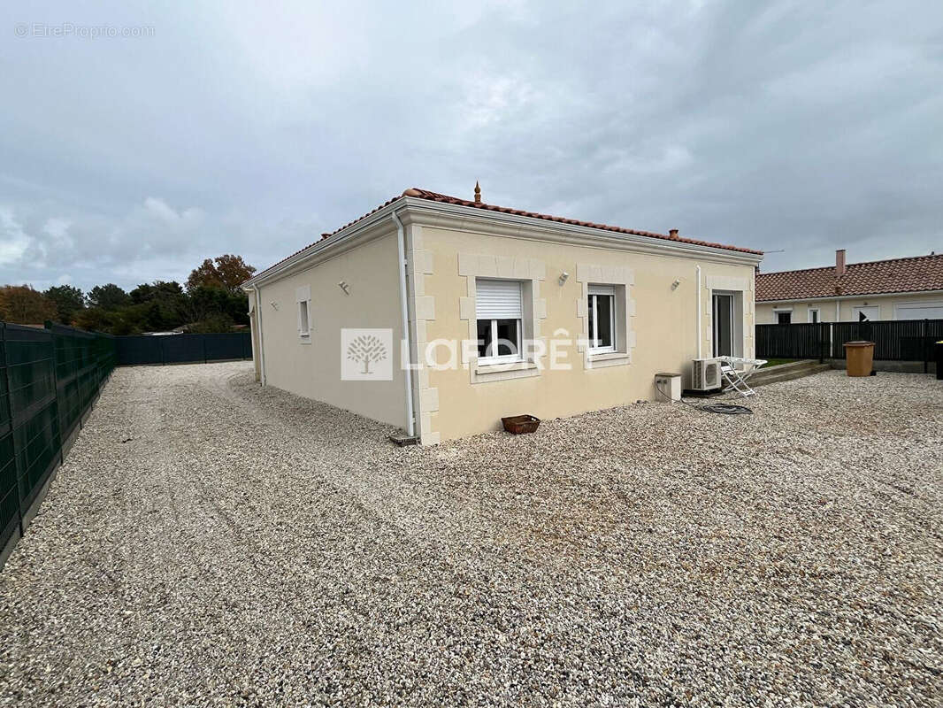 Maison à LA LANDE-DE-FRONSAC