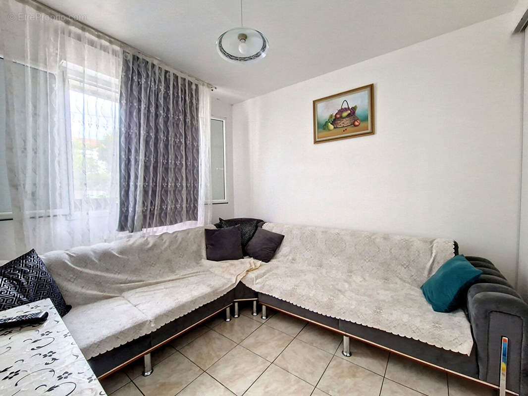 Appartement à RODILHAN