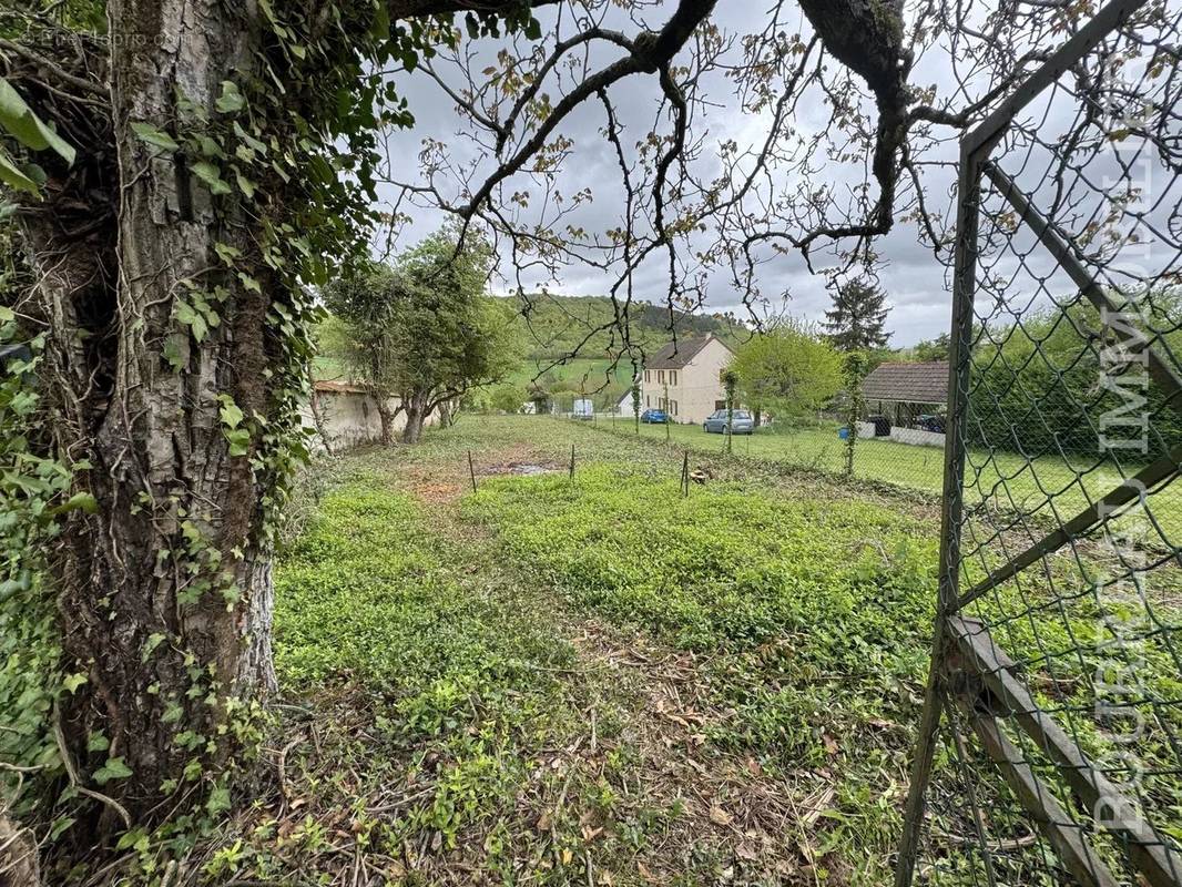 Terrain à SAINT-AUBIN-SUR-YONNE