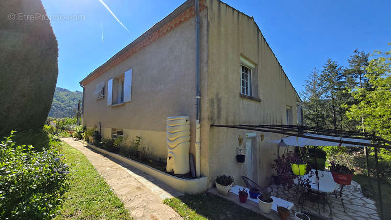 Maison à LES OLLIERES-SUR-EYRIEUX