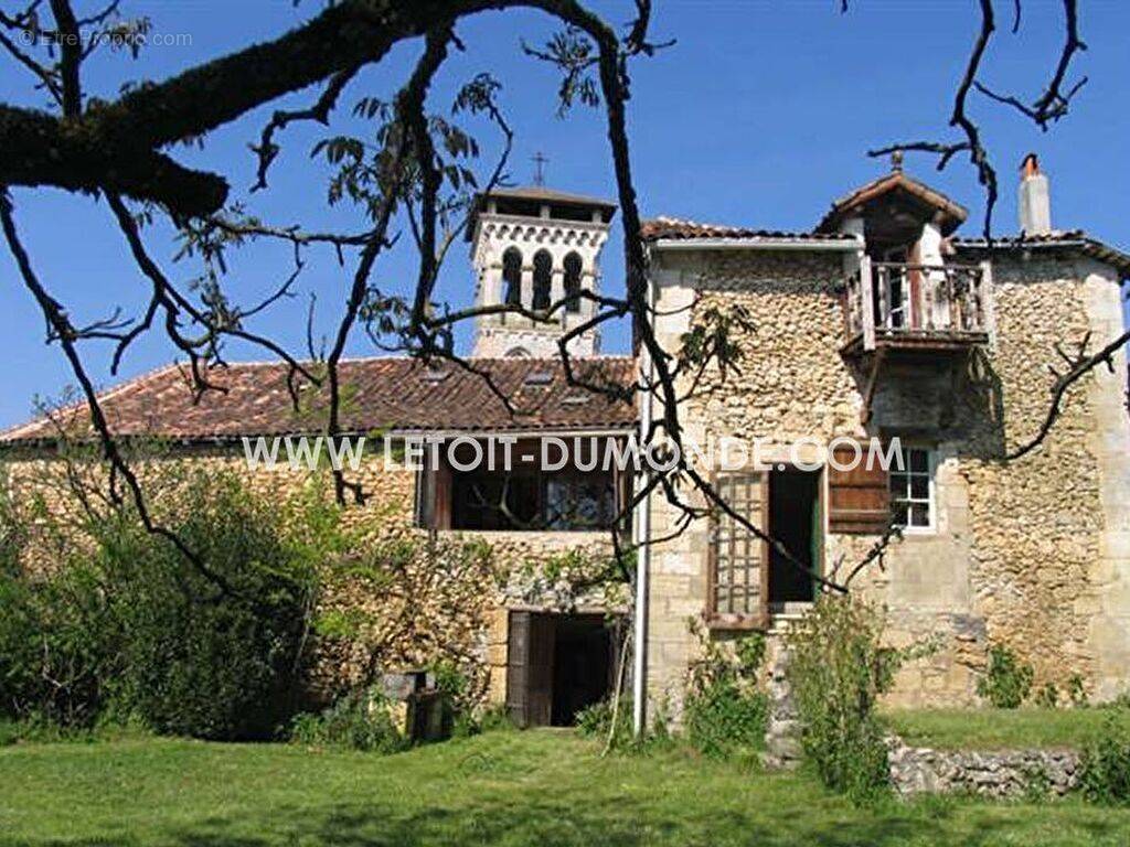 Maison à BOURDEILLES