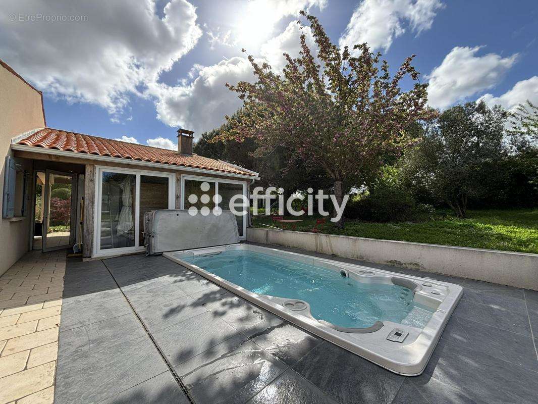 Maison à TONNAY-CHARENTE