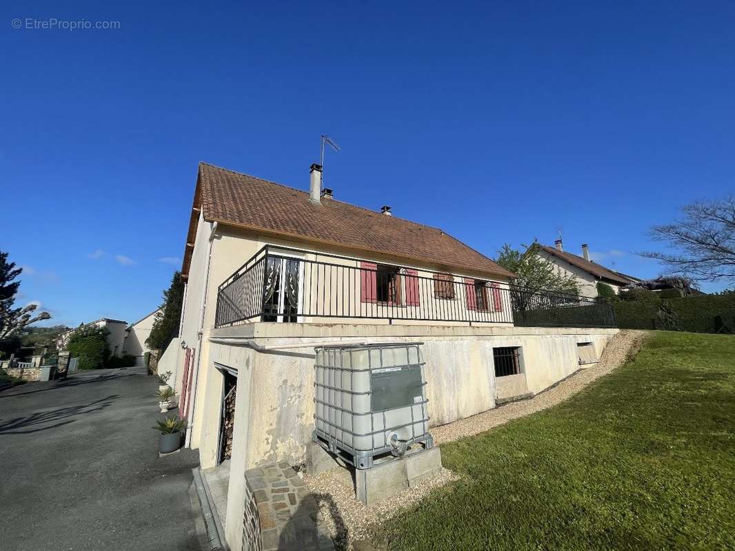 Maison à SAINT-YRIEIX-LA-PERCHE