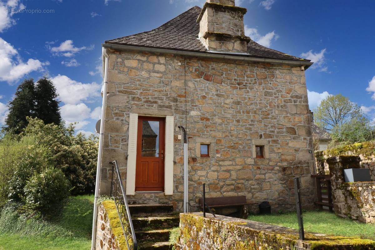 Maison à MARCILLAC-LA-CROISILLE