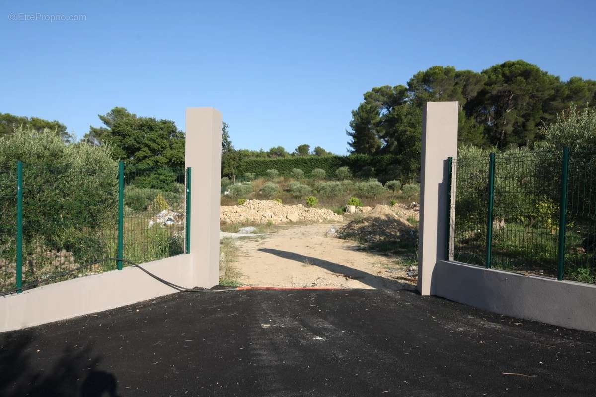 Terrain à MOUGINS