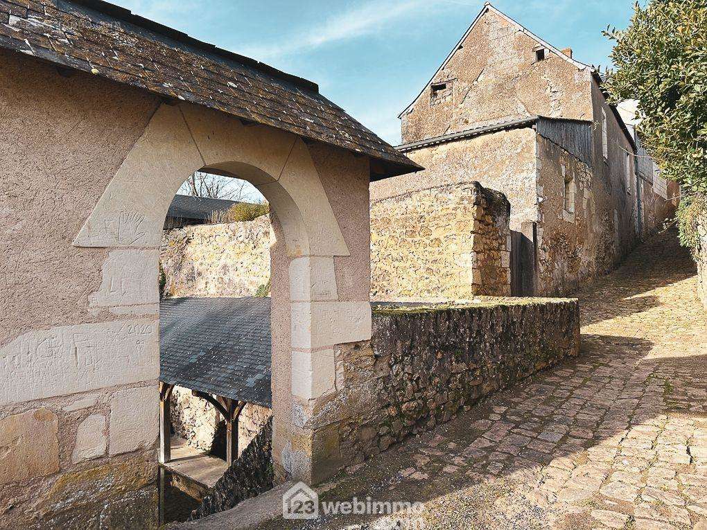 ... avec de petites rues pavées au coeur du village. - Terrain à MAZE