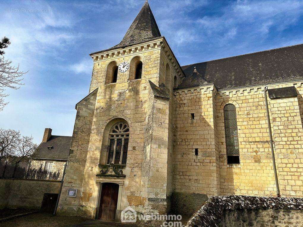 Eglise Notre Dame datant du 12ème siècle. - Terrain à MAZE