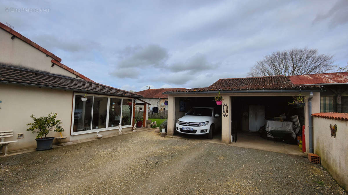 Maison à LA CHAPELLE-BATON