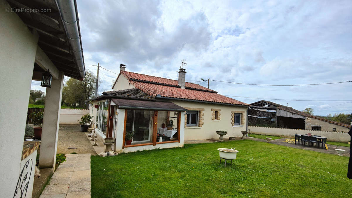 Maison à LA CHAPELLE-BATON