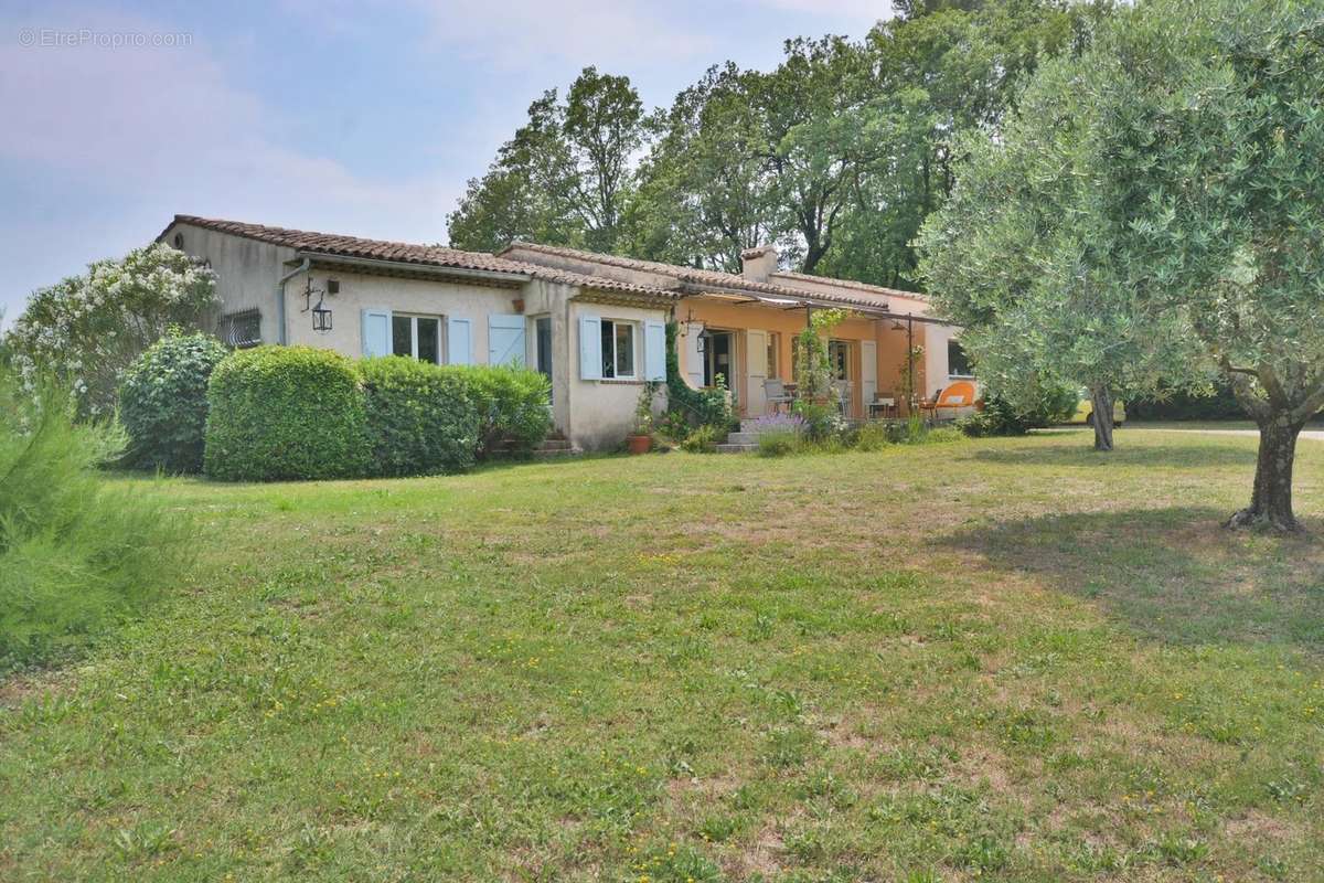 Maison à CHATEAUNEUF-GRASSE