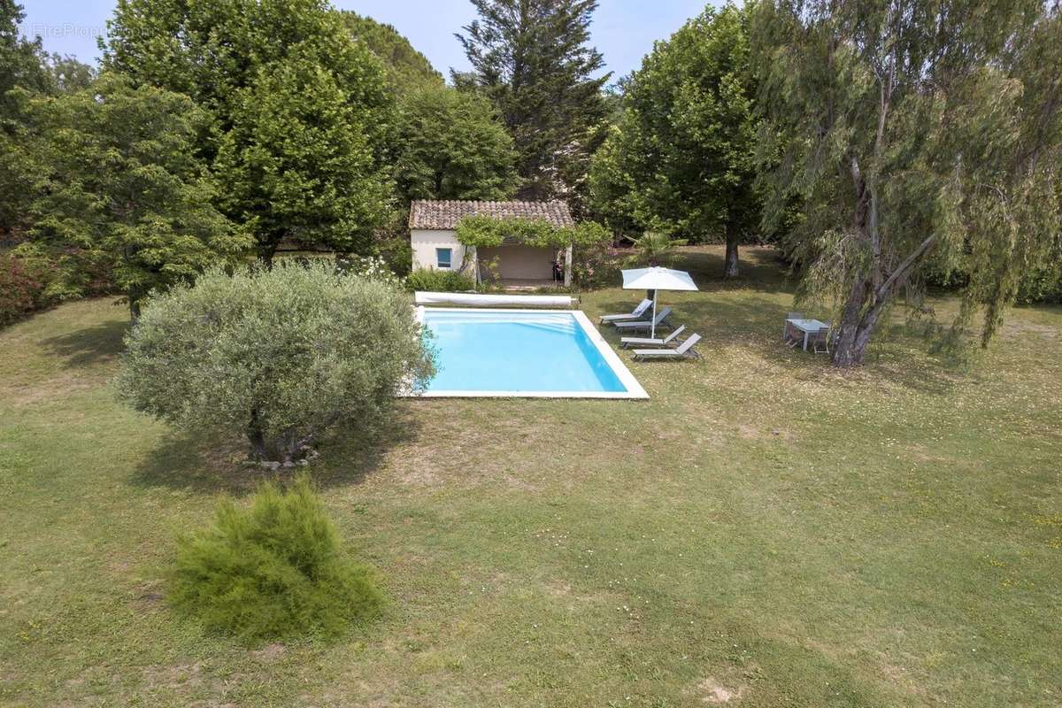 Maison à CHATEAUNEUF-GRASSE