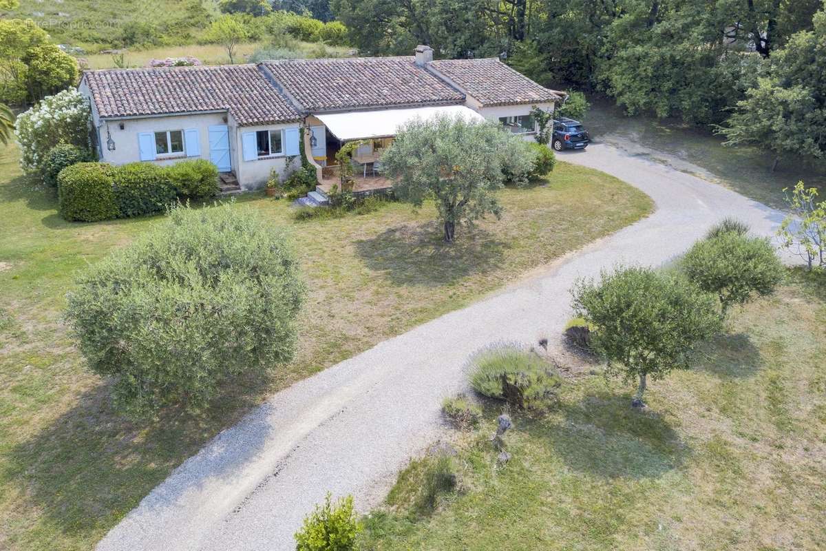 Maison à CHATEAUNEUF-GRASSE