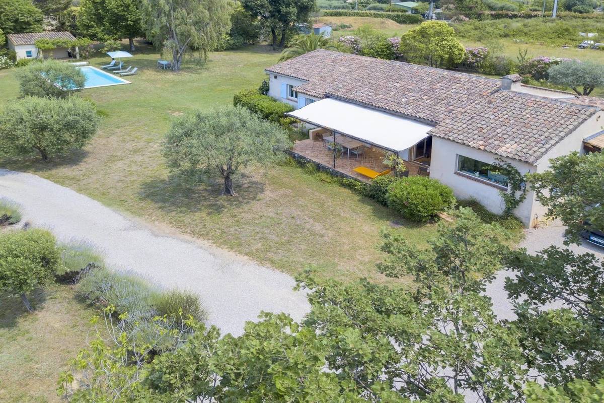 Maison à CHATEAUNEUF-GRASSE