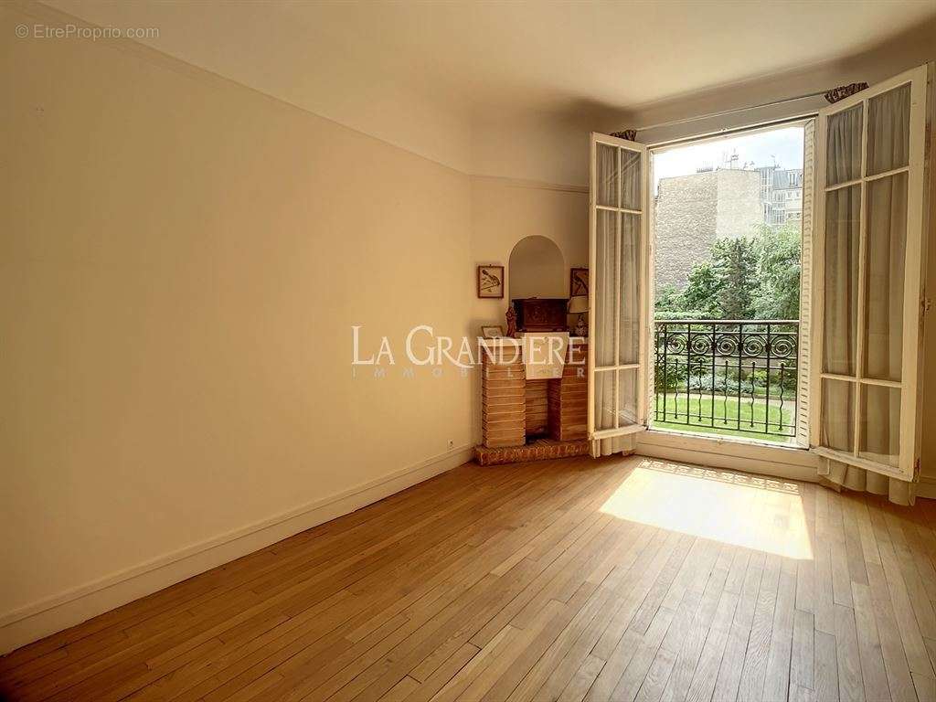 Appartement à PARIS-16E