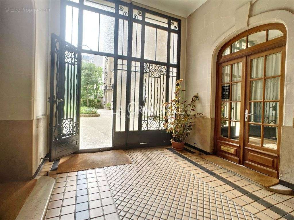 Appartement à PARIS-16E