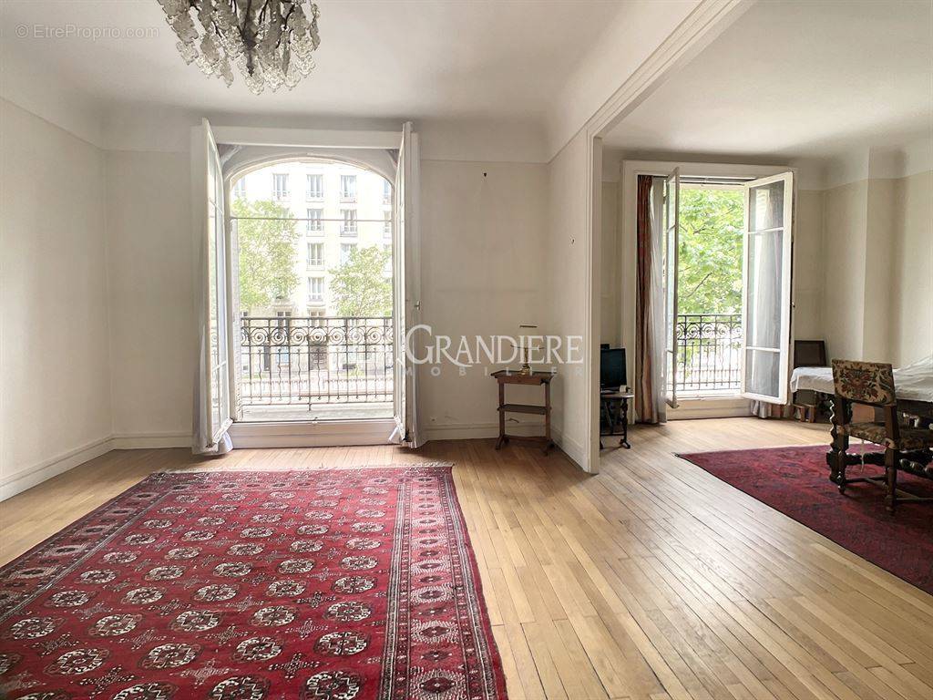 Appartement à PARIS-16E