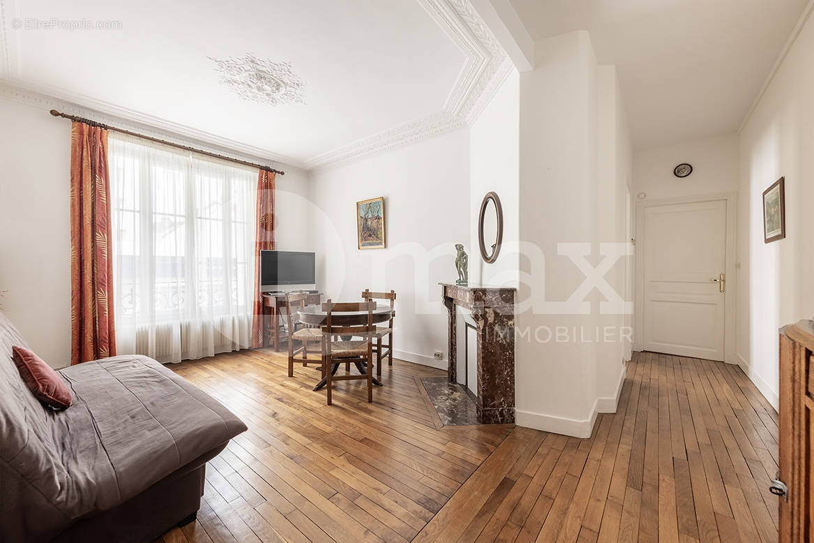 Appartement à COURBEVOIE