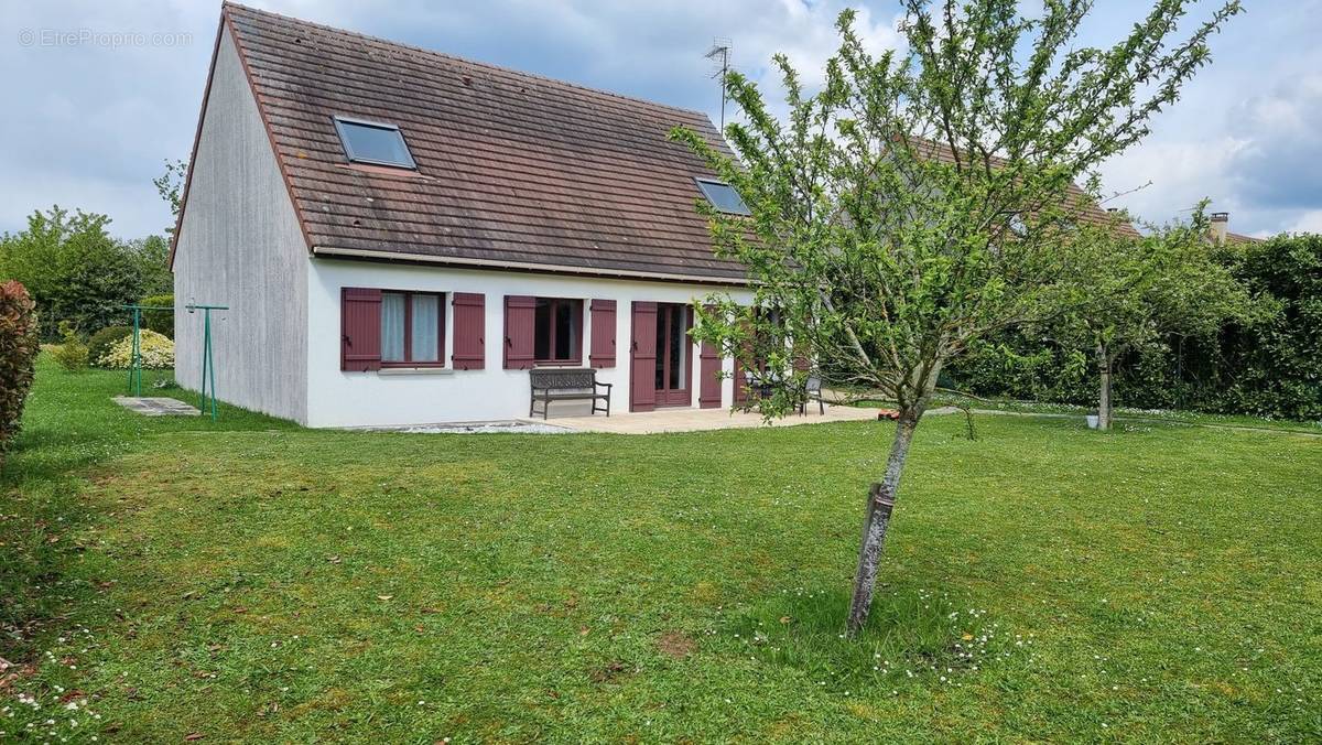 Maison à LA CHAPELLE-LA-REINE