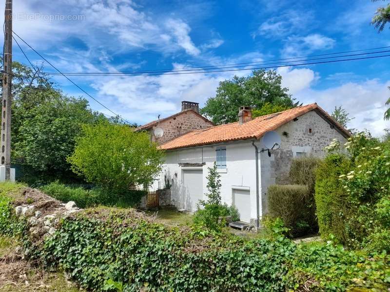 Maison à LA TOUR-BLANCHE