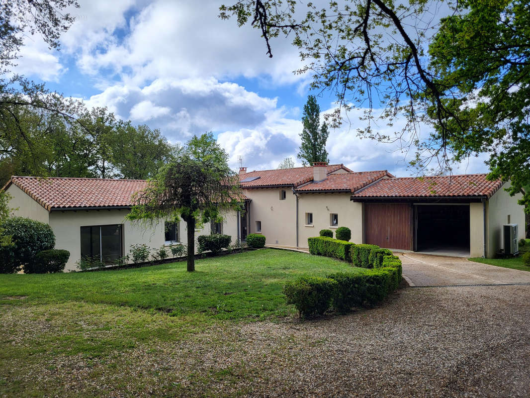 Maison à MENSIGNAC